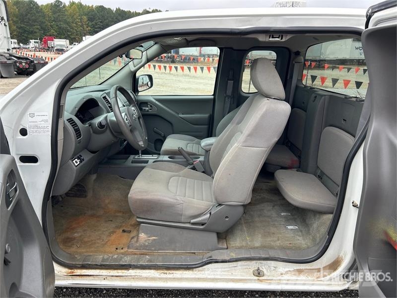 Nissan Frontier 4x2 Extended Cab Pickup Andere Transporter