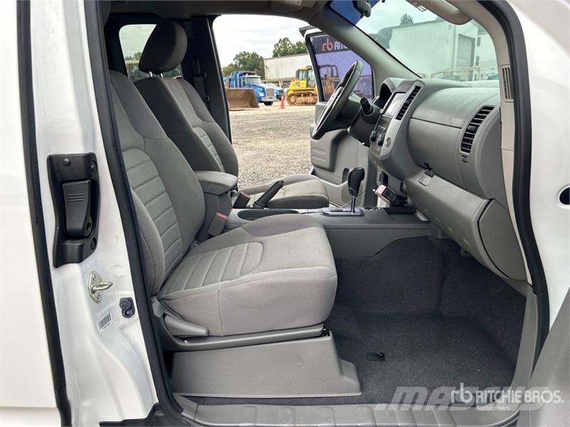 Nissan Frontier 4x2 Extended Cab Pickup Andere Transporter