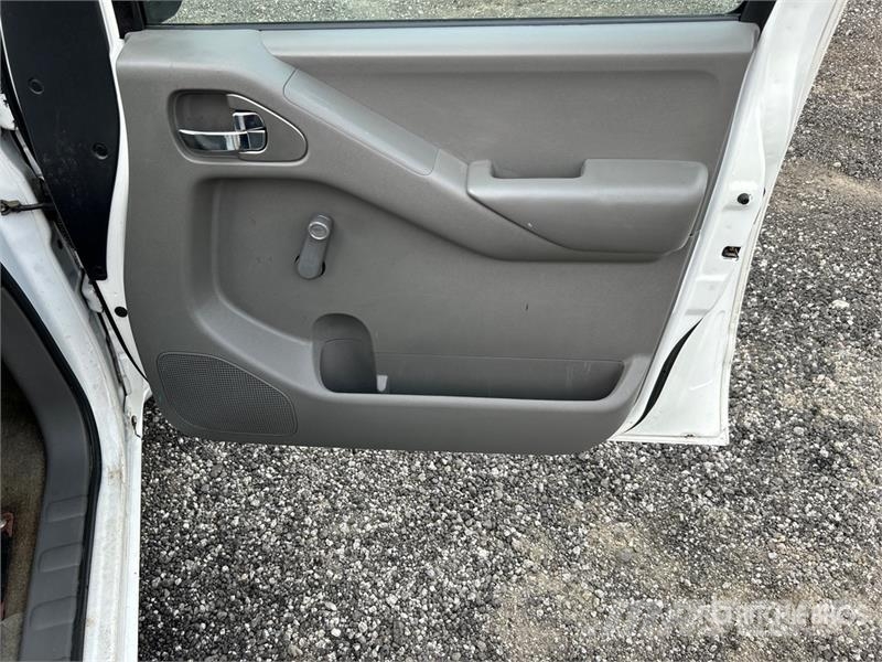 Nissan Frontier 4x2 Extended Cab Pickup Andere Transporter