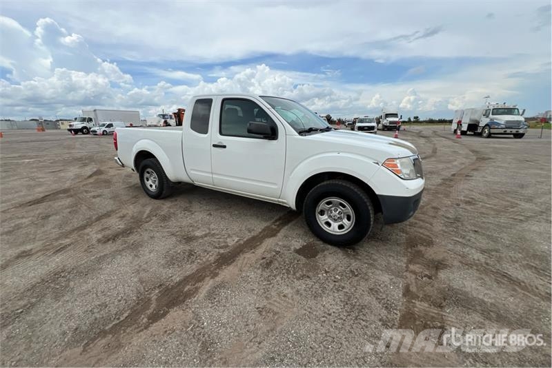 Nissan Frontier 4x2 Extended Cab Pickup Andere Transporter