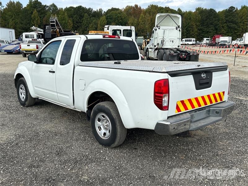 Nissan Frontier 4x2 Extended Cab Pickup Andere Transporter