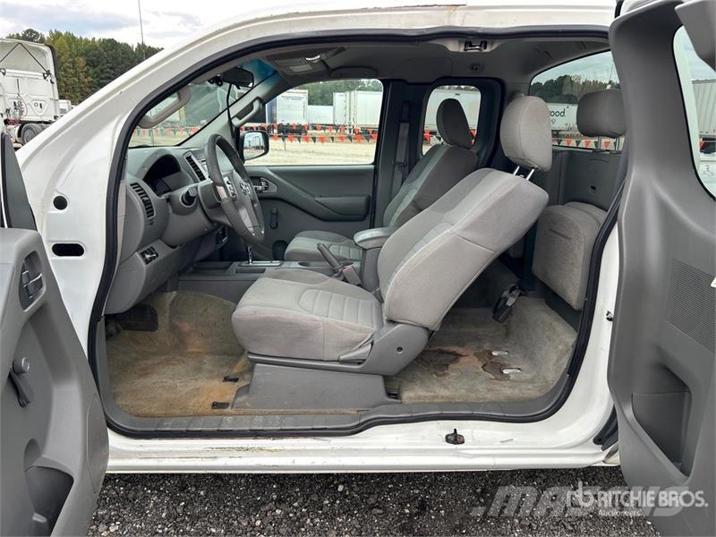 Nissan Frontier 4x2 Extended Cab Pickup Andere Transporter