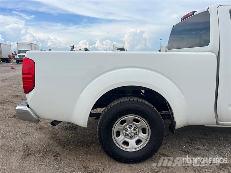 Nissan Frontier 4x2 Extended Cab Pickup Andere Transporter