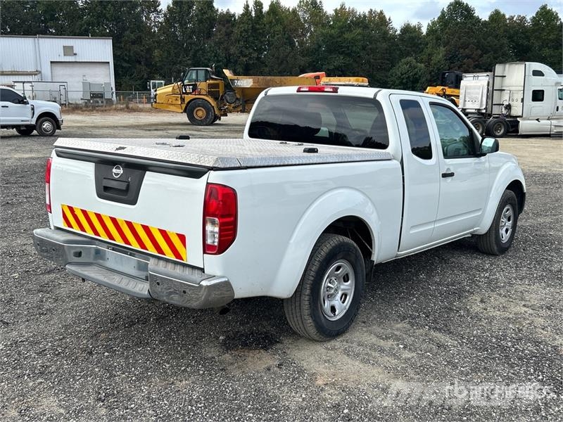 Nissan Frontier 4x2 Extended Cab Pickup Andere Transporter