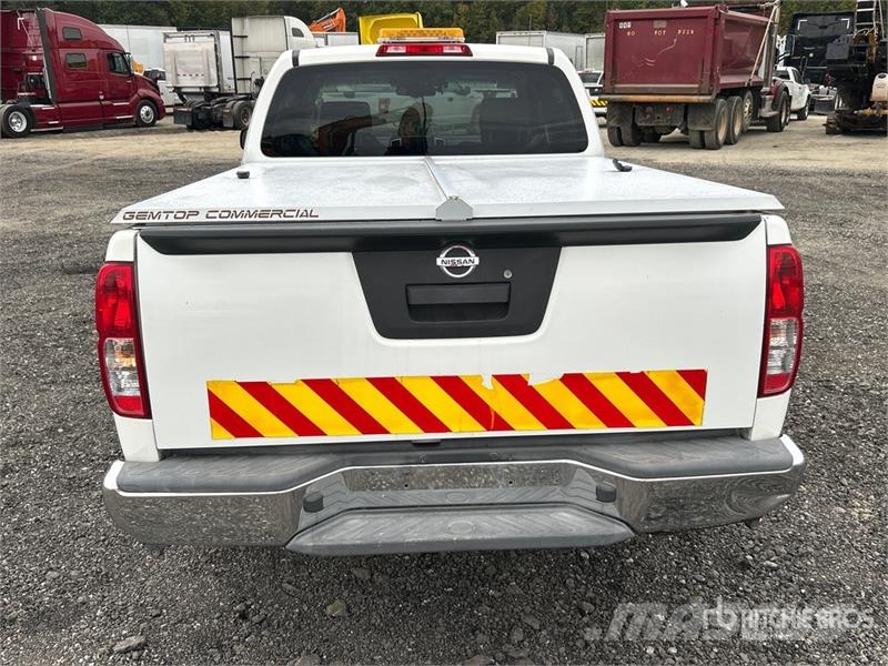 Nissan Frontier 4x2 Extended Cab Pickup Andere Transporter