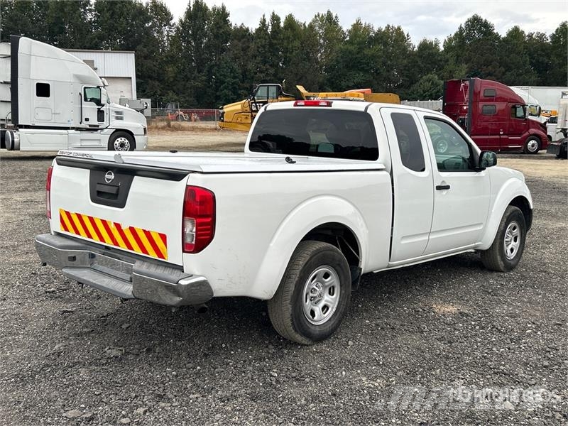 Nissan Frontier 4x2 Extended Cab Pickup Andere Transporter