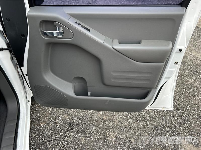 Nissan Frontier 4x2 Extended Cab Pickup Andere Transporter