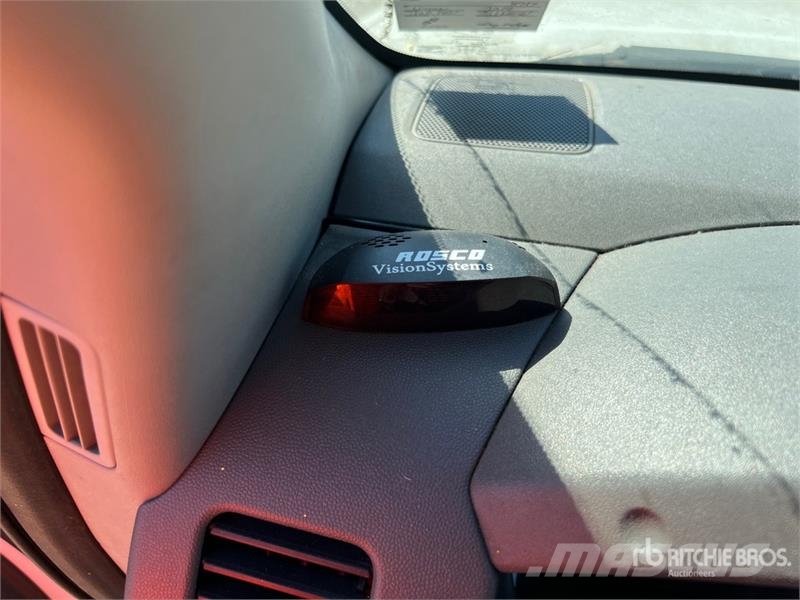 Nissan Frontier 4x2 Extended Cab Pickup Drugi