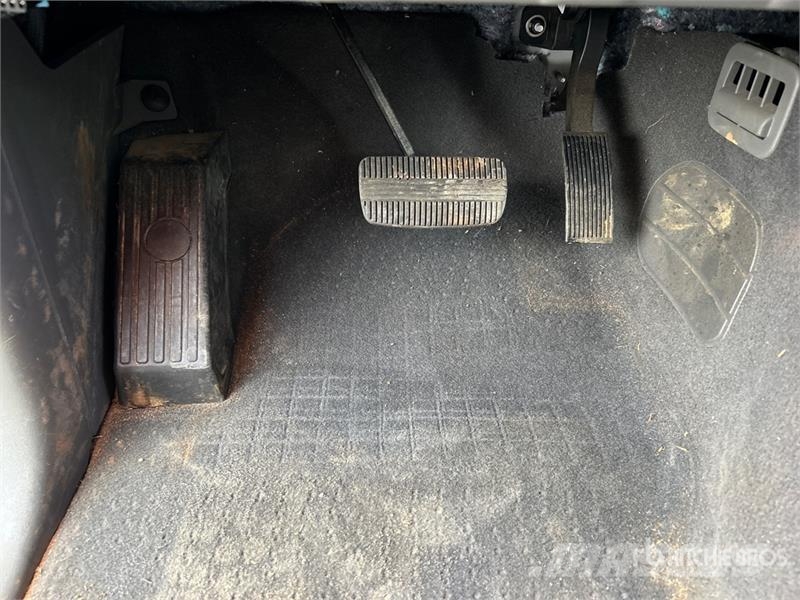 Nissan Frontier 4x2 Extended Cab Pickup Andere Transporter