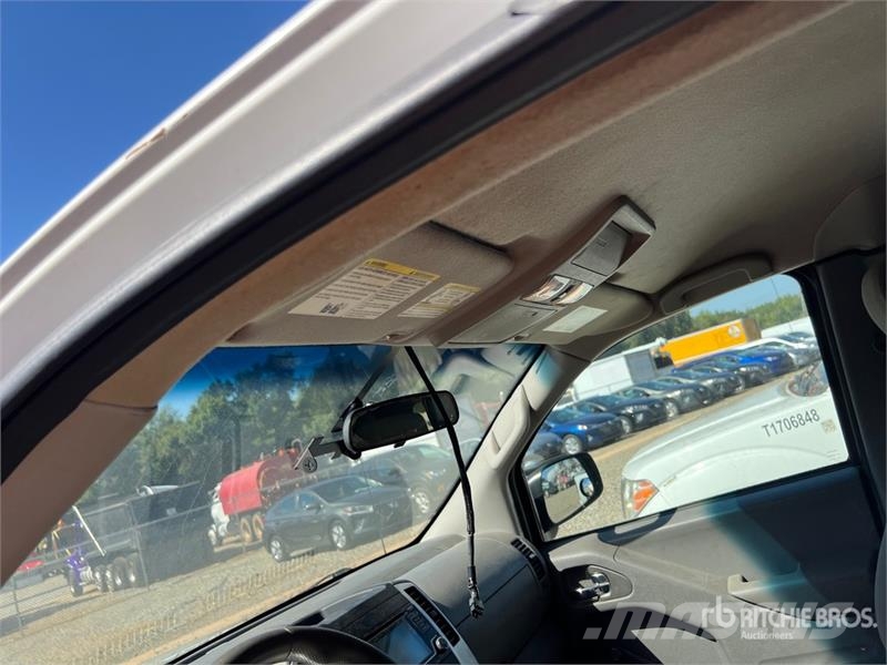 Nissan Frontier 4x2 Extended Cab Pickup Прочие фургоны