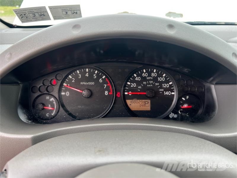 Nissan Frontier 4x2 Extended Cab Pickup Andere Transporter