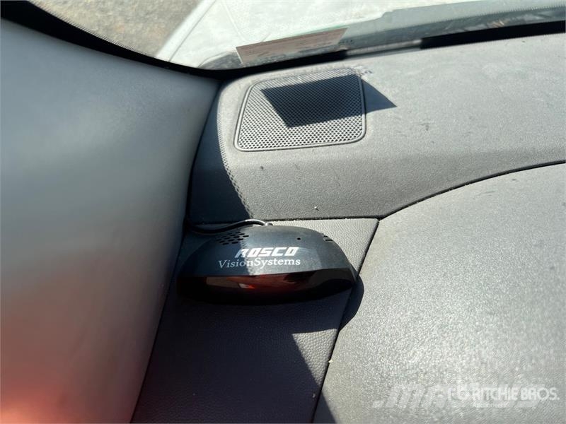 Nissan Frontier 4x2 Extended Cab Pickup Прочие фургоны