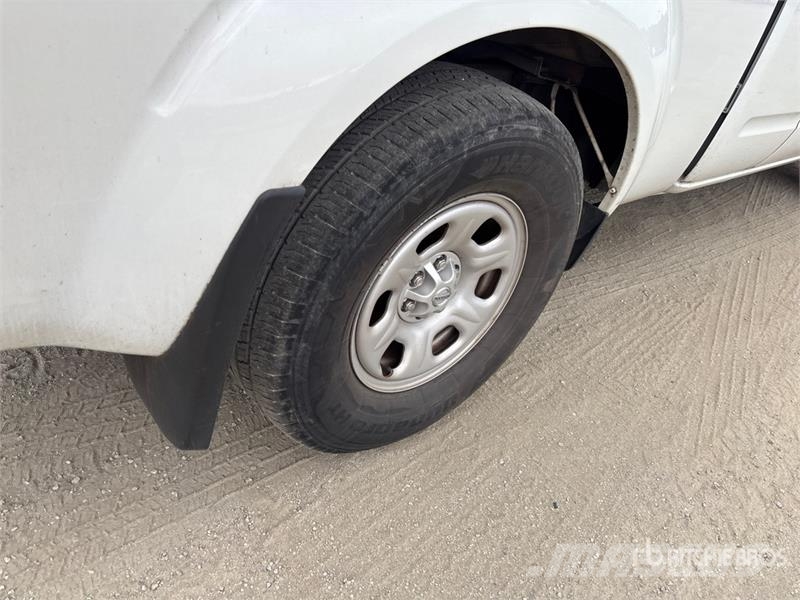 Nissan Frontier 4x2 Extended Cab Pickup Egyéb