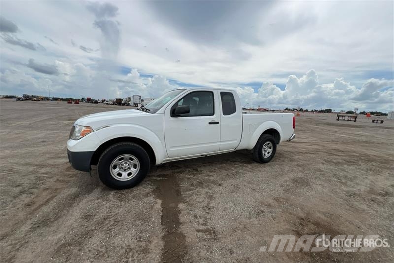 Nissan Frontier 4x2 Extended Cab Pickup Andere Transporter