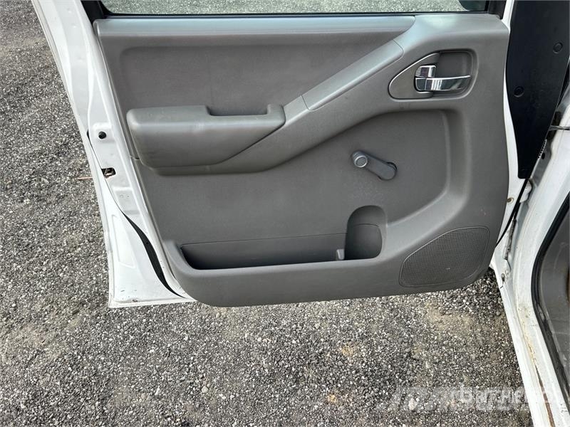 Nissan Frontier 4x2 Extended Cab Pickup Andere Transporter