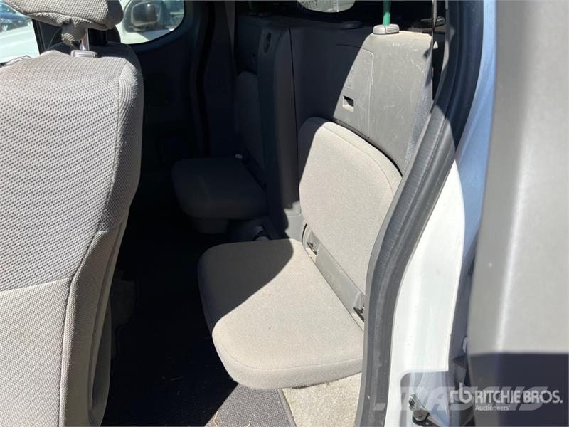 Nissan Frontier 4x2 Extended Cab Pickup Прочие фургоны
