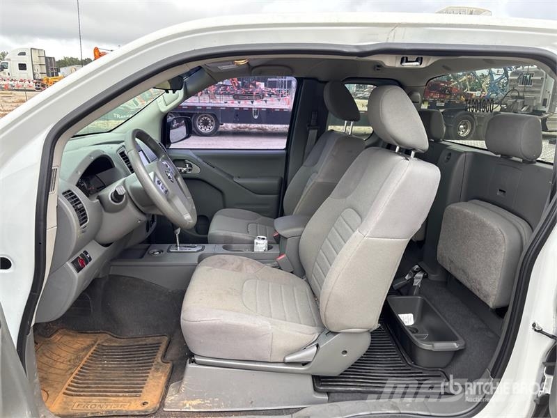 Nissan Frontier 4x2 Extended Cab Pickup Egyéb