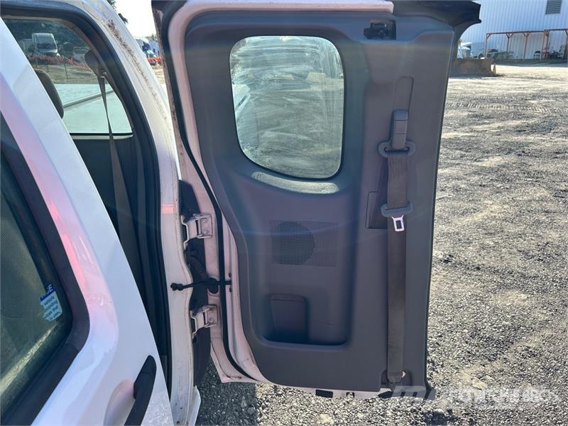 Nissan Frontier 4x2 Extended Cab Pickup Drugi