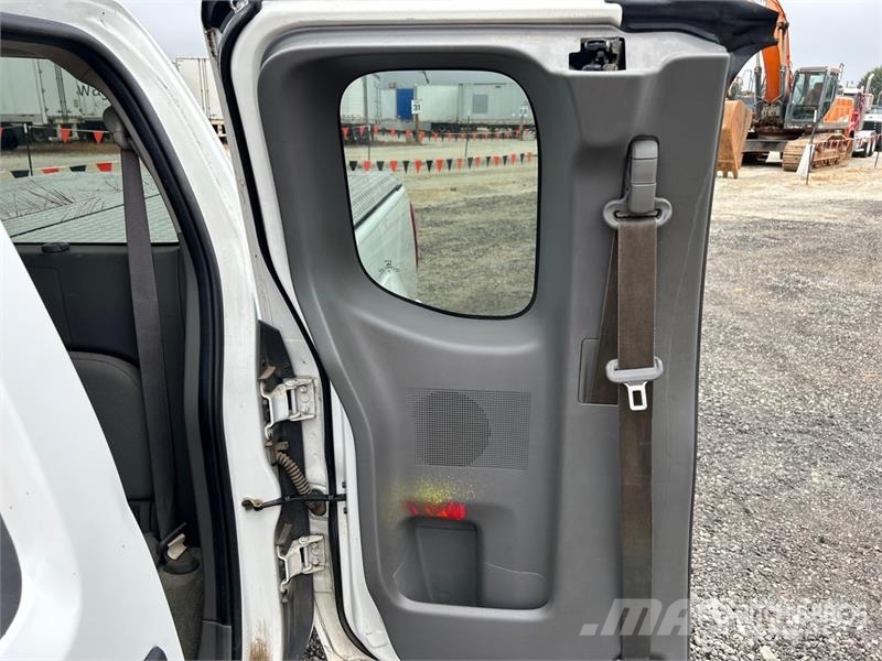 Nissan Frontier 4x2 Extended Cab Pickup Andere Transporter
