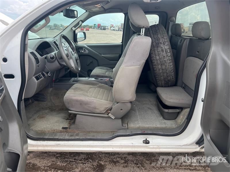 Nissan Frontier 4x2 Extended Cab Pickup Andere Transporter