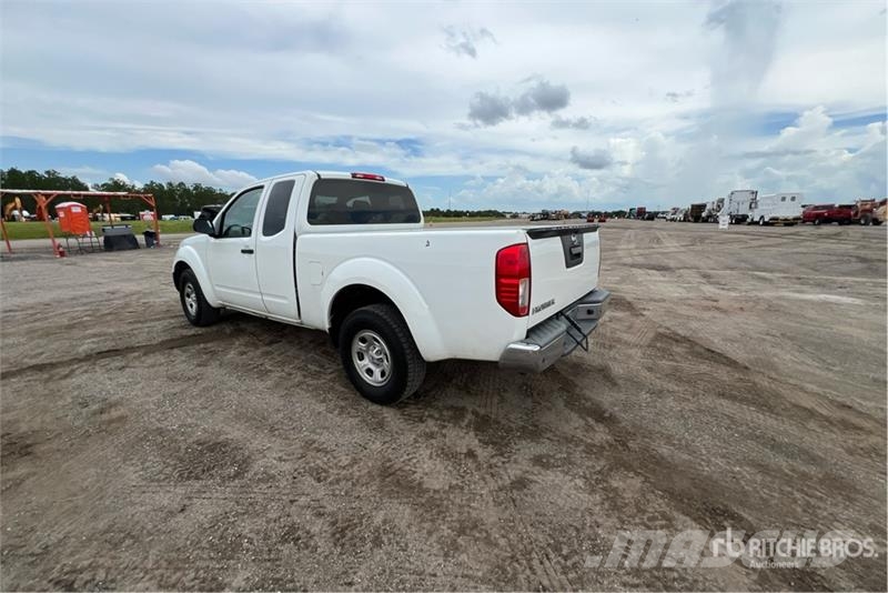 Nissan Frontier 4x2 Extended Cab Pickup Andere Transporter