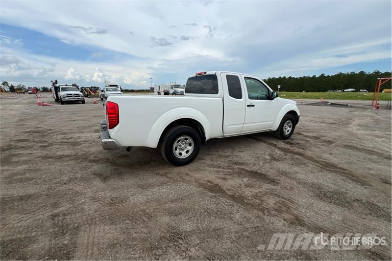 Nissan Frontier 4x2 Extended Cab Pickup Andere Transporter