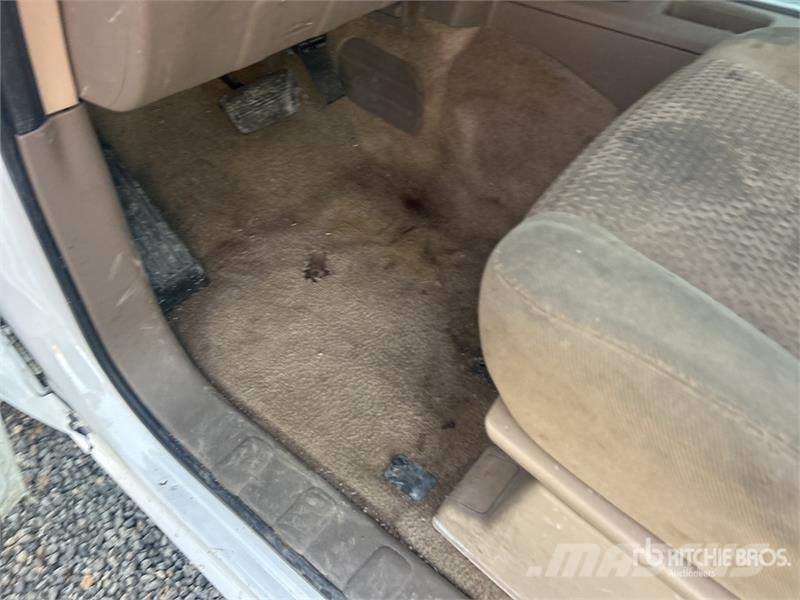 Nissan Frontier SV 4x2 Extended Cab Pickup Прочие фургоны