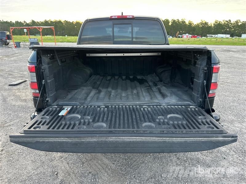 Nissan Frontier XE 기타
