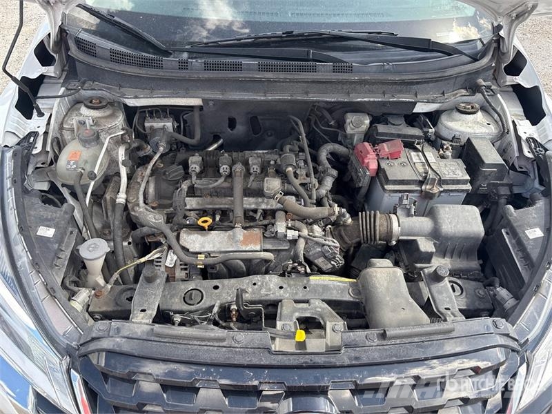 Nissan Kicks 2WD SUV Automašīnas