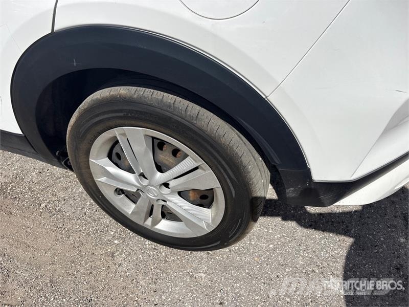 Nissan Kicks 2WD SUV Automašīnas