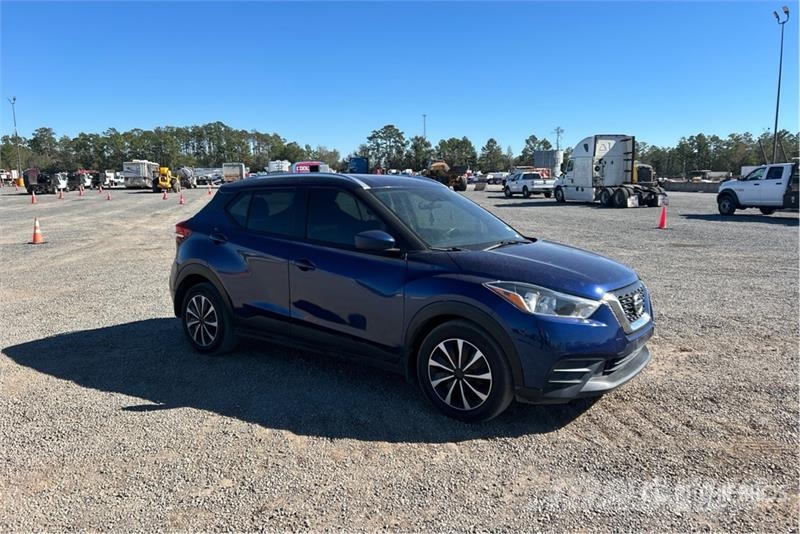 Nissan Kicks SV 2WD SUV (Inoperable) Автомобілі
