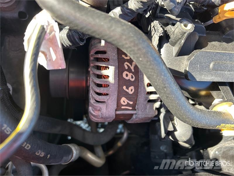 Nissan Kicks SV 2WD SUV (Inoperable) Автомобілі