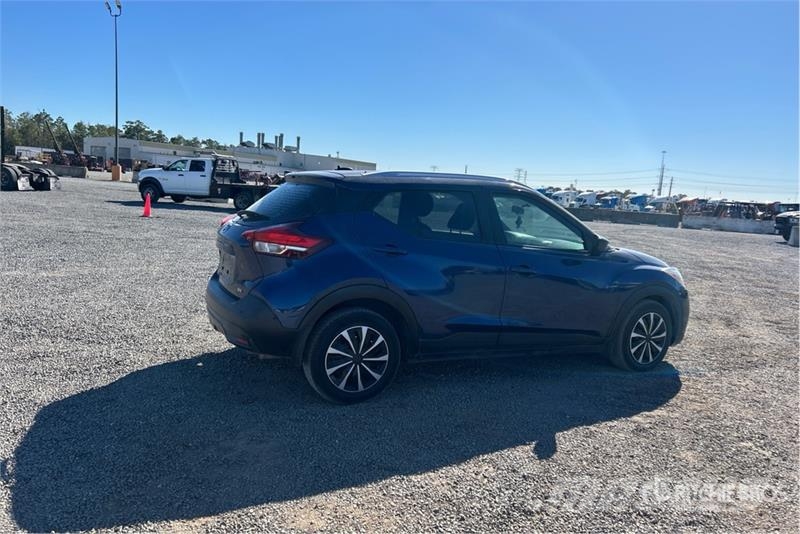 Nissan Kicks SV 2WD SUV (Inoperable) Автомобілі