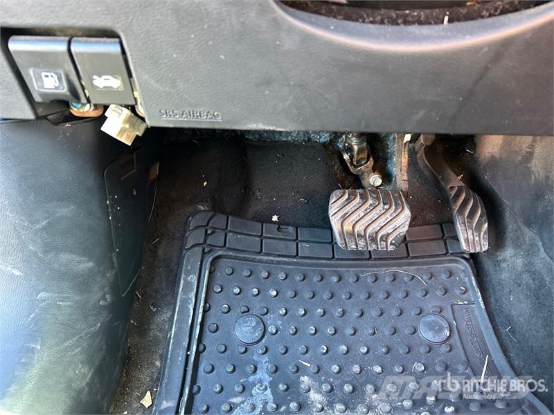Nissan Kicks SV 2WD SUV (Inoperable) Автомобілі