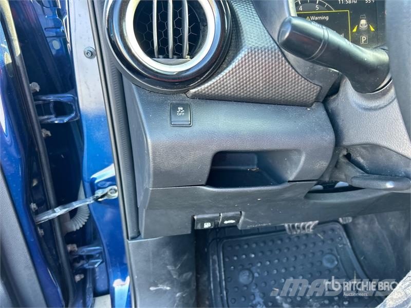 Nissan Kicks SV 2WD SUV (Inoperable) Автомобілі