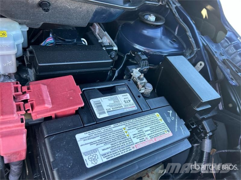 Nissan Kicks SV 2WD SUV (Inoperable) Автомобілі