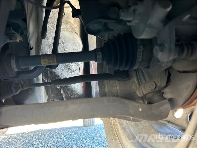 Nissan Kicks SV 2WD SUV (Inoperable) Автомобілі