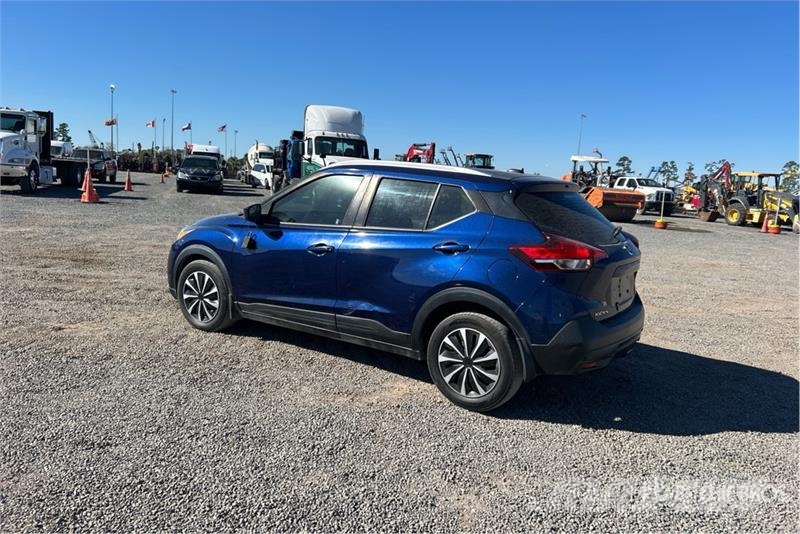 Nissan Kicks SV 2WD SUV (Inoperable) Автомобілі