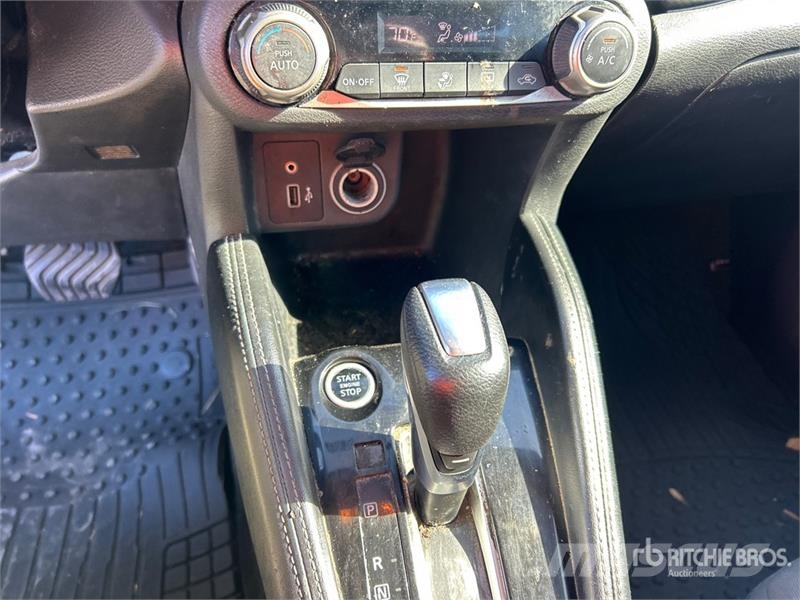 Nissan Kicks SV 2WD SUV (Inoperable) Автомобілі