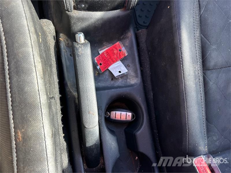 Nissan Kicks SV 2WD SUV (Inoperable) Автомобілі