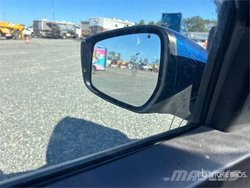 Nissan Kicks SV 2WD SUV (Inoperable) Автомобілі