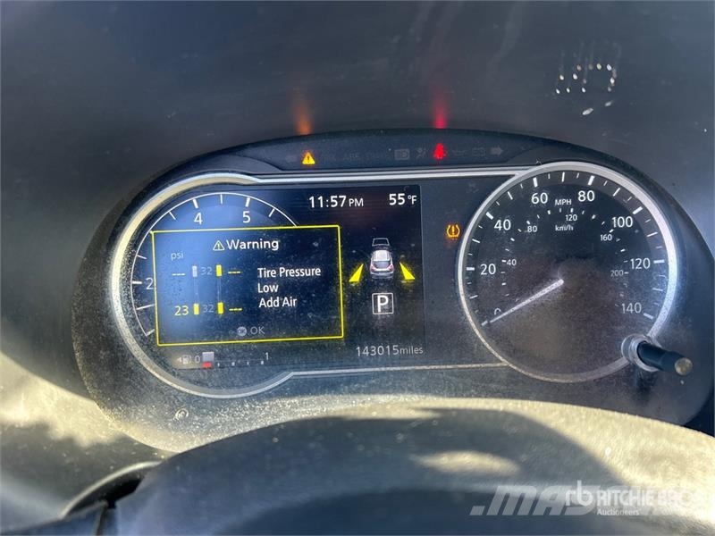 Nissan Kicks SV 2WD SUV (Inoperable) Автомобілі