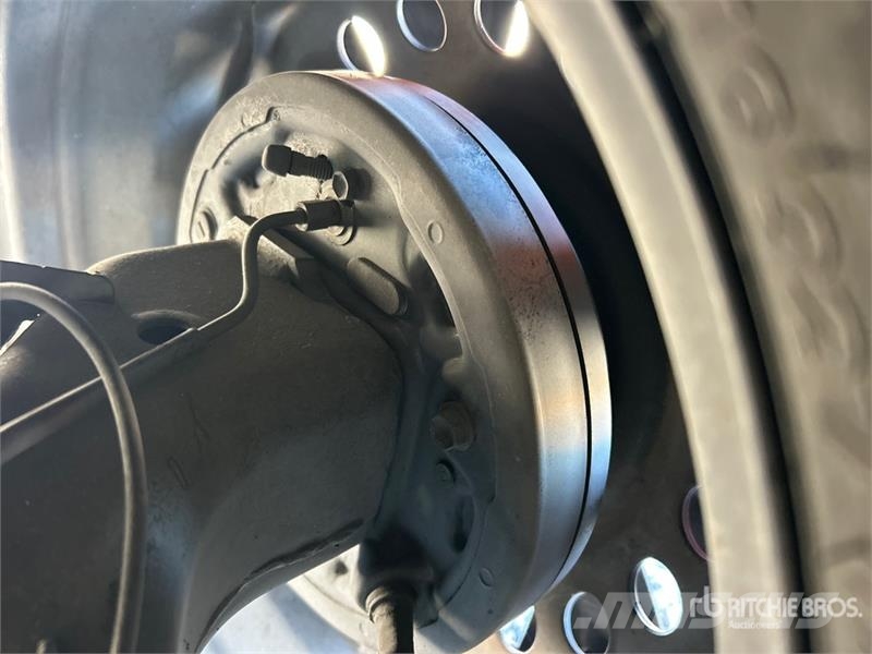 Nissan Kicks SV 2WD SUV (Inoperable) Автомобілі