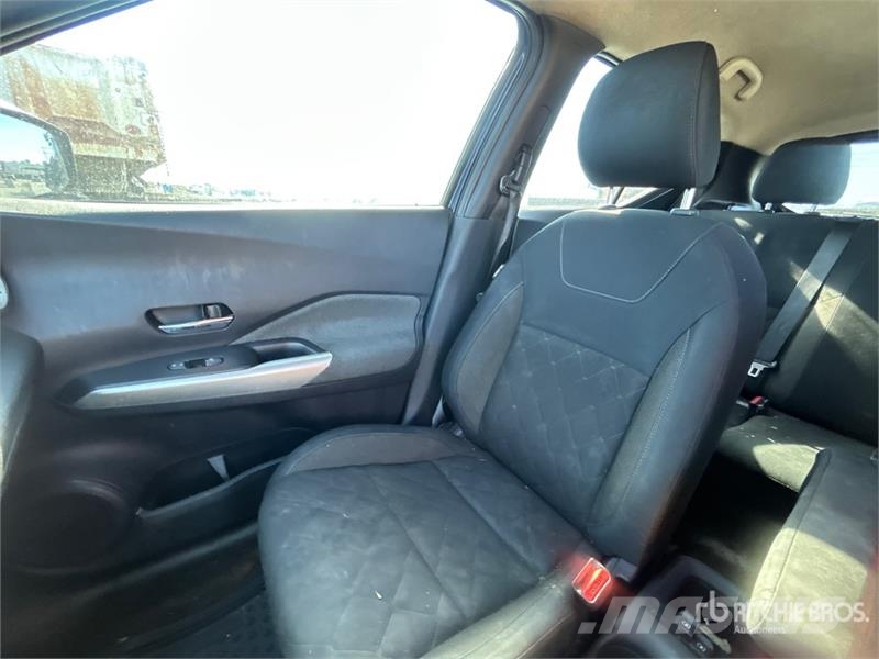 Nissan Kicks SV 2WD SUV (Inoperable) Автомобілі