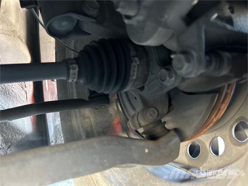 Nissan Kicks SV 2WD SUV (Inoperable) Автомобілі
