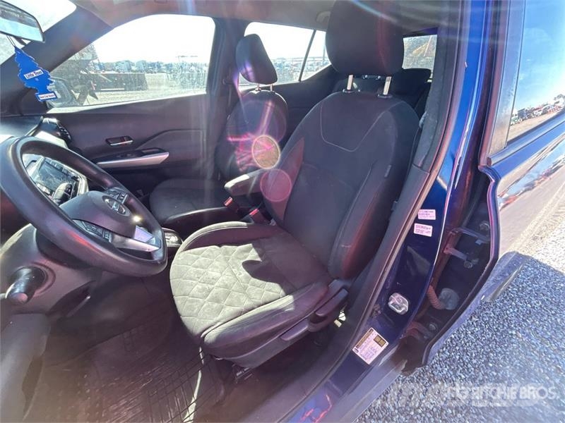 Nissan Kicks SV 2WD SUV (Inoperable) Автомобілі