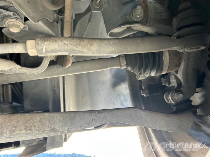 Nissan Kicks SV 2WD SUV (Inoperable) Автомобілі
