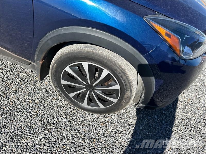 Nissan Kicks SV 2WD SUV (Inoperable) Автомобілі