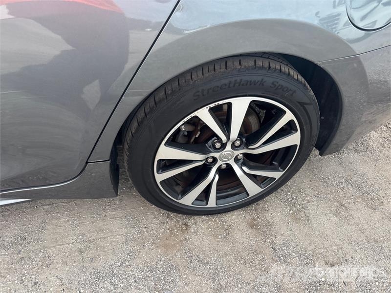 Nissan Maxima Automobile Samochody osobowe