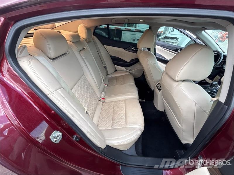 Nissan Maxima Platinum Automobile Automobili